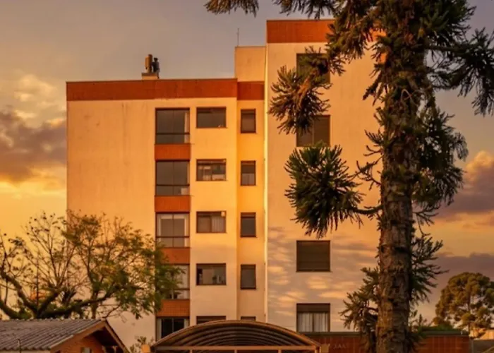 Top-floor Apartment, Wi-fi, Free Two Car Parking *