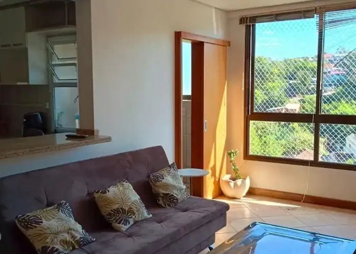 Top-floor Apartment, Wi-fi, Free Two Car Parking *