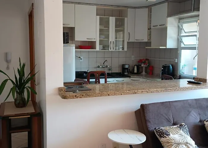 Top-floor Apartment, Wi-fi, Free Two Car Parking Apartamento *